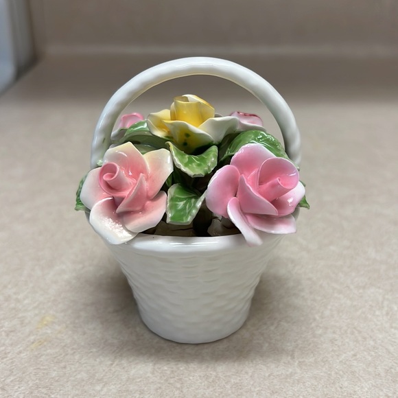 Radnor Bone China Basket of flowers - Picture 3 of 5